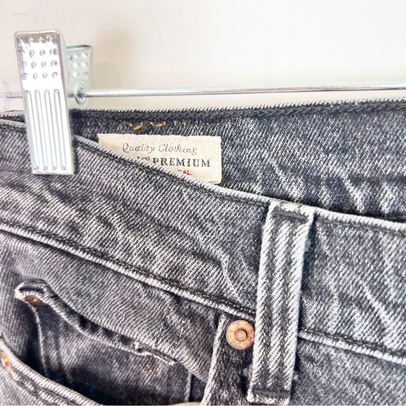 LEVI’S GRAY WEDGIE RAW HEM BUTTON FLY HIGH RISE JEANS WOMENS SZ 26 - Picture 3 of 7